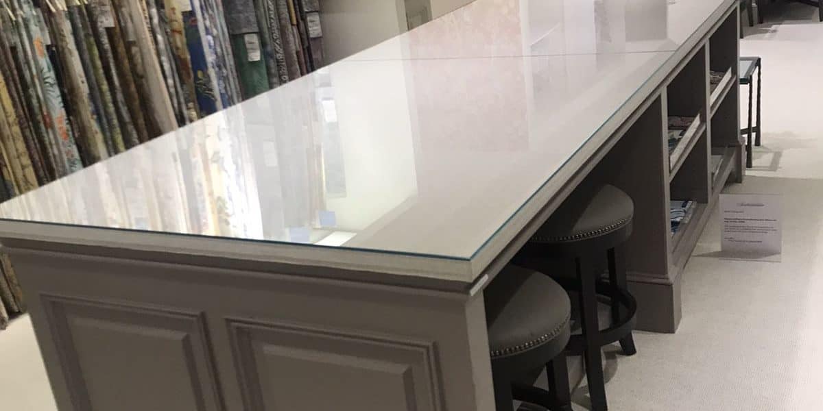 New York Glass Table Cover