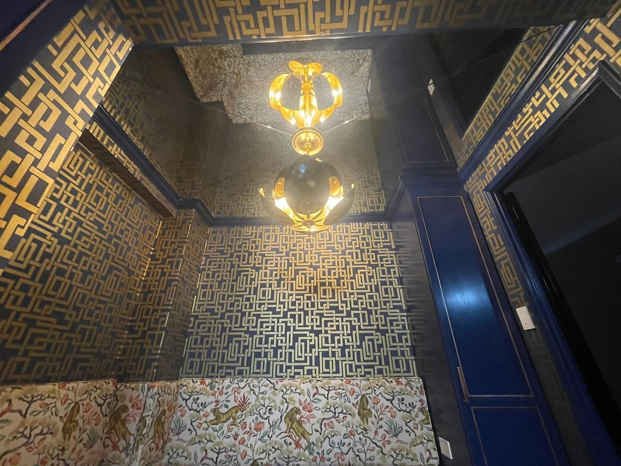 Antique-mirror-on-the-ceiling