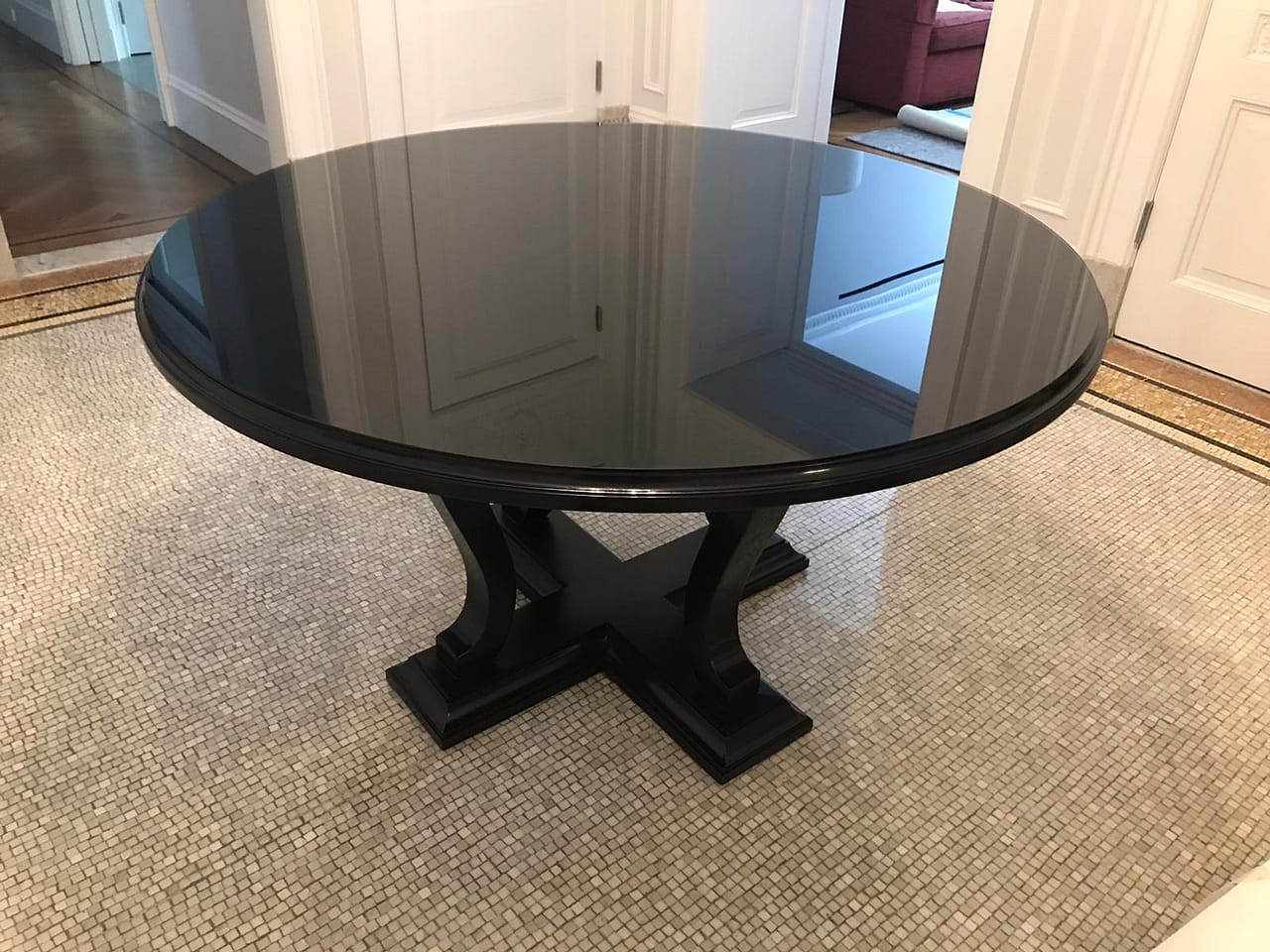 Rounded glass table cover