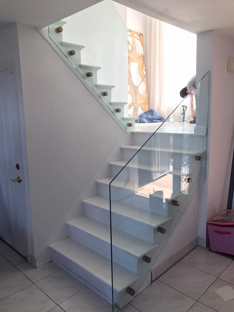Glass stairs railing in New York