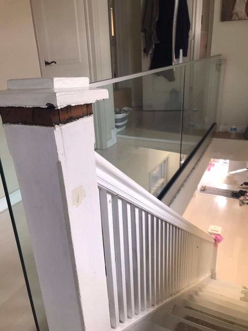Glass-railing-for-staircase-in-New-York